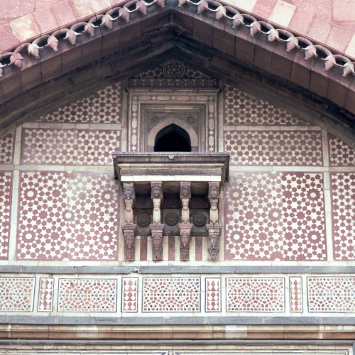 Qila I Kuhna Mausoleum